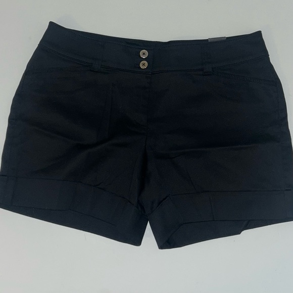 White House Black Market Pants - NWT White House Black Market black cuffed Classic Preppy Signature Shorts size 6